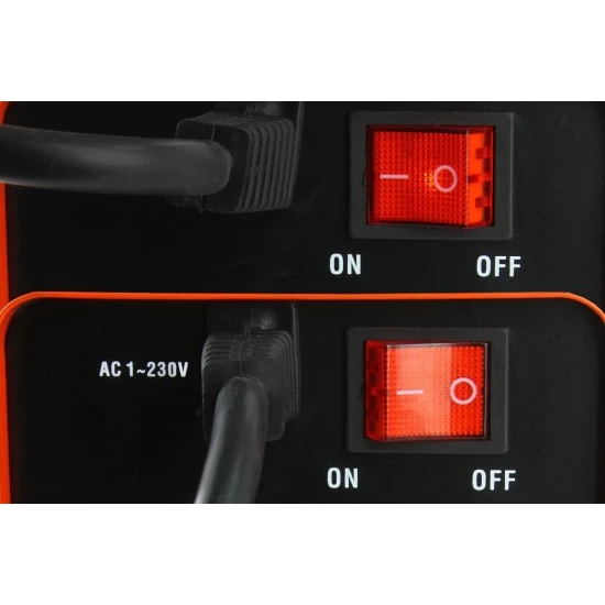 Invertorová auto nabíjačka 12V/24V s podporou štartu M82498