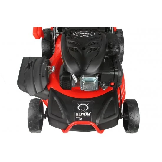 Motorová kosačka s bočným vyhadzovaním a pojazdom 48cm M88100