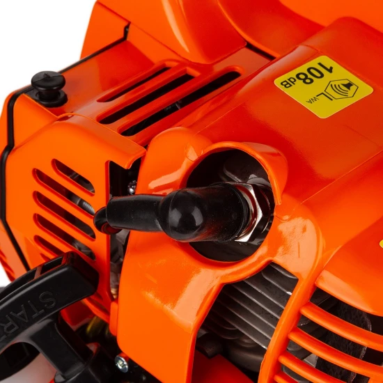 Benzínový fúkar na lístie Demon M88170