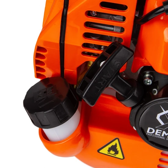 Benzínový fúkar na lístie Demon M88170